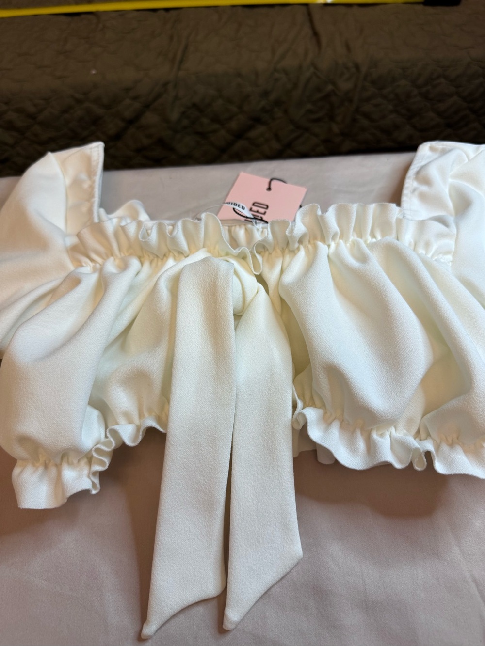 Missguided White Off-Shoulder Tie-Front Puff Sleeve Crop Top - Picture 2 of 9